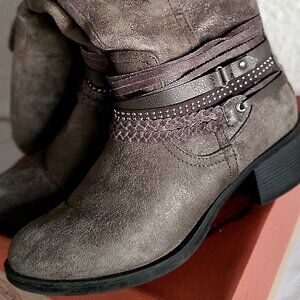 SO Kneehigh Boot with Multi-Embellished Straps